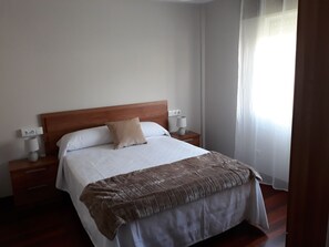 4 bedrooms, iron/ironing board, travel cot, bed sheets