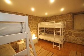 3 bedrooms, iron/ironing board, free WiFi, bed sheets