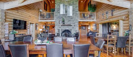 Breakfast, lunch and dinner served