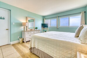 2 bedrooms, iron/ironing board, free WiFi, bed sheets - D104 | Beachfront with Beach Service, Pool, & WiFi (Miramar Beach)