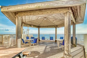Outdoor dining - D404 | Beachfront with Beach Service, Pool, & WiFi (Miramar Beach)