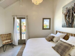 2 室のベッドルーム、デスク、アイロン / アイロン台、旅行用ベビーベッド