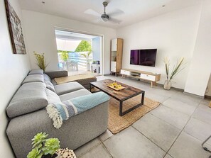 Smart TV - Villa Casalilo, private pool, walkable Orient Bay beach (Orient Bay)