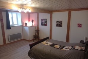 1 bedroom, iron/ironing board, bed sheets