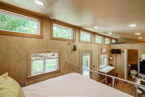 1 habitación, tabla de planchar con plancha, wifi gratis y ropa de cama
