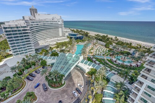 Large Ocean View 1BR/2BA in Fontainebleau