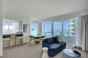 TV - Large Ocean View 1BR/2BA in Fontainebleau (Miami Beach)