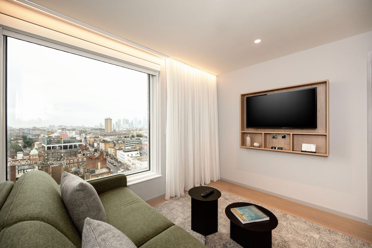 1 bedroom, hypo-allergenic bedding, laptop workspace, blackout curtains