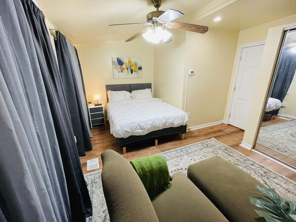 1 habitación, tabla de planchar con plancha, wifi gratis y ropa de cama 