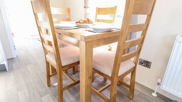 Dishwasher, cookware/dishes/utensils