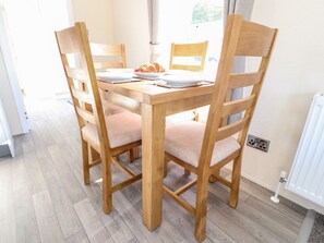 Dishwasher, cookware/dishes/utensils