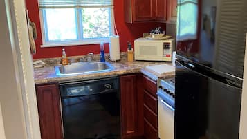Fridge, microwave, dishwasher, coffee/tea maker