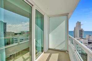 Property grounds - Ocean & Bay Junior Suite in the Fontainebleau (Miami Beach)