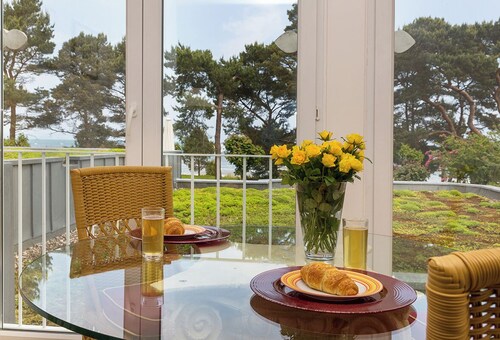 Sea view in the 1st row Villa Freia Apartment Meeresglück with beach chair