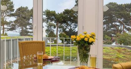 Sea view in the 1st row Villa Freia Apartment Meeresglück with beach chair