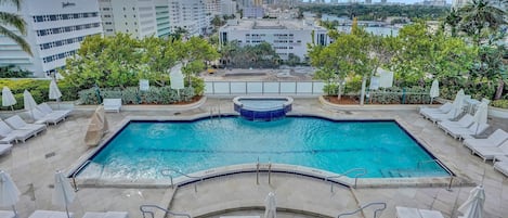 Piscine couverte, piscine extérieure