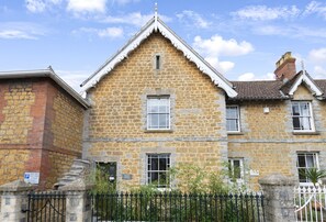 Exterior - Round House Cottage cleverly combines modern styling with original features (Castle Cary)