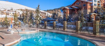 Cozy Pet-Friendly King Studio in Mt. Crested Butte - No Cleaning Fee! by RedAwning