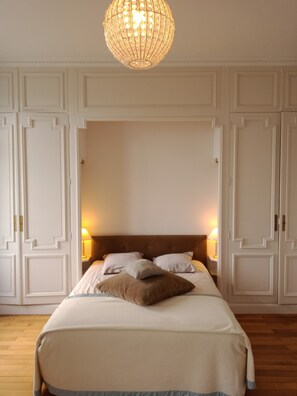 Luxury Double Room, Ensuite (Clos du Frère Etienne	)