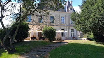 Tweepersoonskamer, en-suite badkamer, uitzicht op park (chambre Savennières ) | Tuin