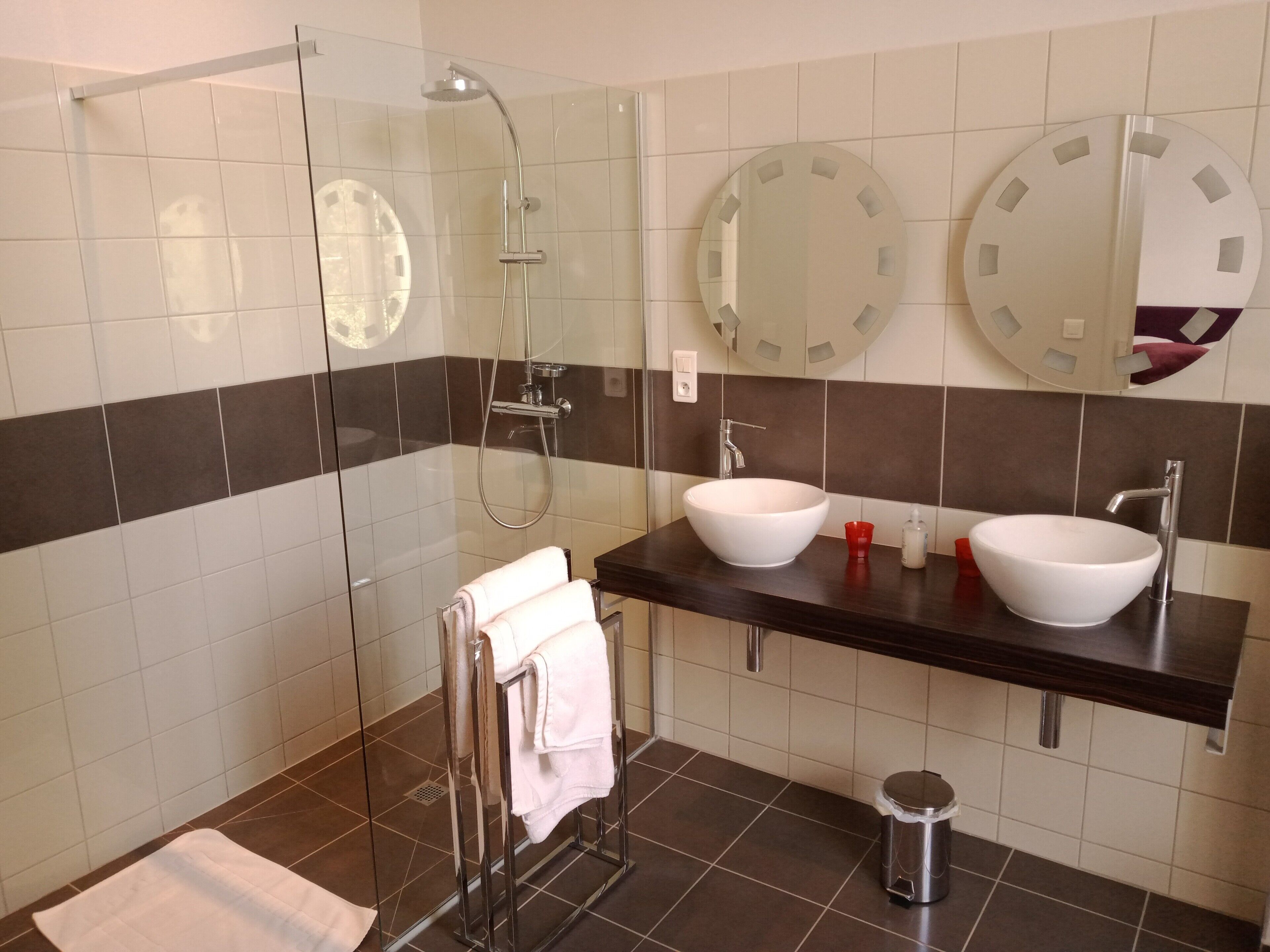 Chambre Double, salle de bains attenante, vue parc (chambre Savennières	) | Salle de bain | Serviettes fournies