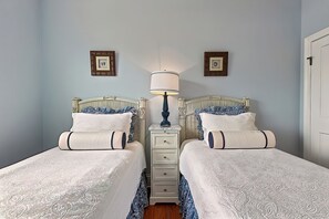 2 slaapkamers, een kluis op de kamer, een strijkplank/strijkijzer