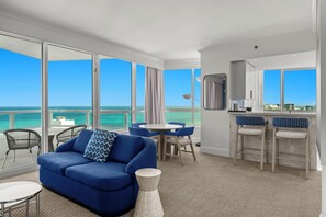 TV - Oceanfront  1 Bd / 2 Ba in Fontainebleau (Miami Beach)