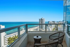 Property grounds - Oceanfront  1 Bd / 2 Ba in Fontainebleau (Miami Beach)