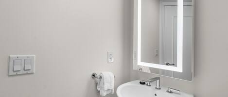 Badewanne, Whirlpool, Haartrockner, Bidet