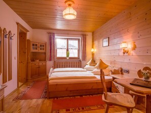 8 Schlafzimmer, Internetzugang