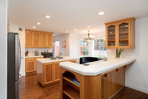 Oven, stovetop, ice maker