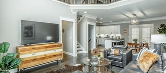 The Place | Lux 3 Bedroom 3 Bathroom | Close to DT