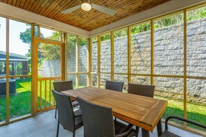 Outdoor dining - The Place in Chattanooga - A Craftsman Dream in North Shore | 3 Bed, 2.5 Bath (Chattanooga)