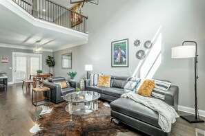 Smart TV, table football - The Place | Lux 3 Bedroom 3 Bathroom | Close to DT (Chattanooga)