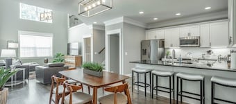 The Place | Lux 3 Bedroom 3 Bathroom | Close to DT
