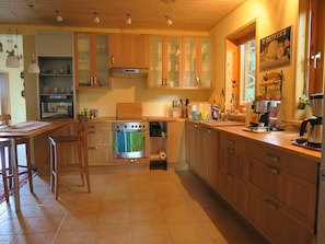 Fridge, microwave, oven, stovetop - Spacious vacation home in the mountain village of Hohegeiß (Braunlage OT Hohegeiß)