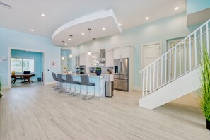 冰箱、微波炉、烤箱、炉灶