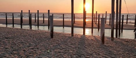 På stranden