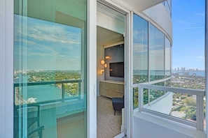 Interior - Premium Ocean One Bedroom Suite in Fontainebleau (Miami Beach)