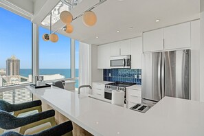Fridge, microwave, oven, stovetop - Premium Ocean One Bedroom Suite in Fontainebleau (Miami Beach)