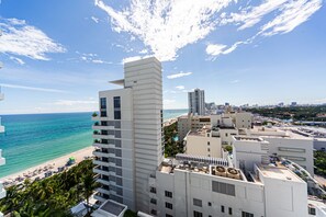 A high-rise hotel with a view of the beach and ocean. - Sorrento Ocean / Bay Jr Suite in the Fontainebleau (Miami Beach)