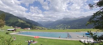 Sunny 6.5-room-house (170 m2) for up to 11 with beautiful panoramic view