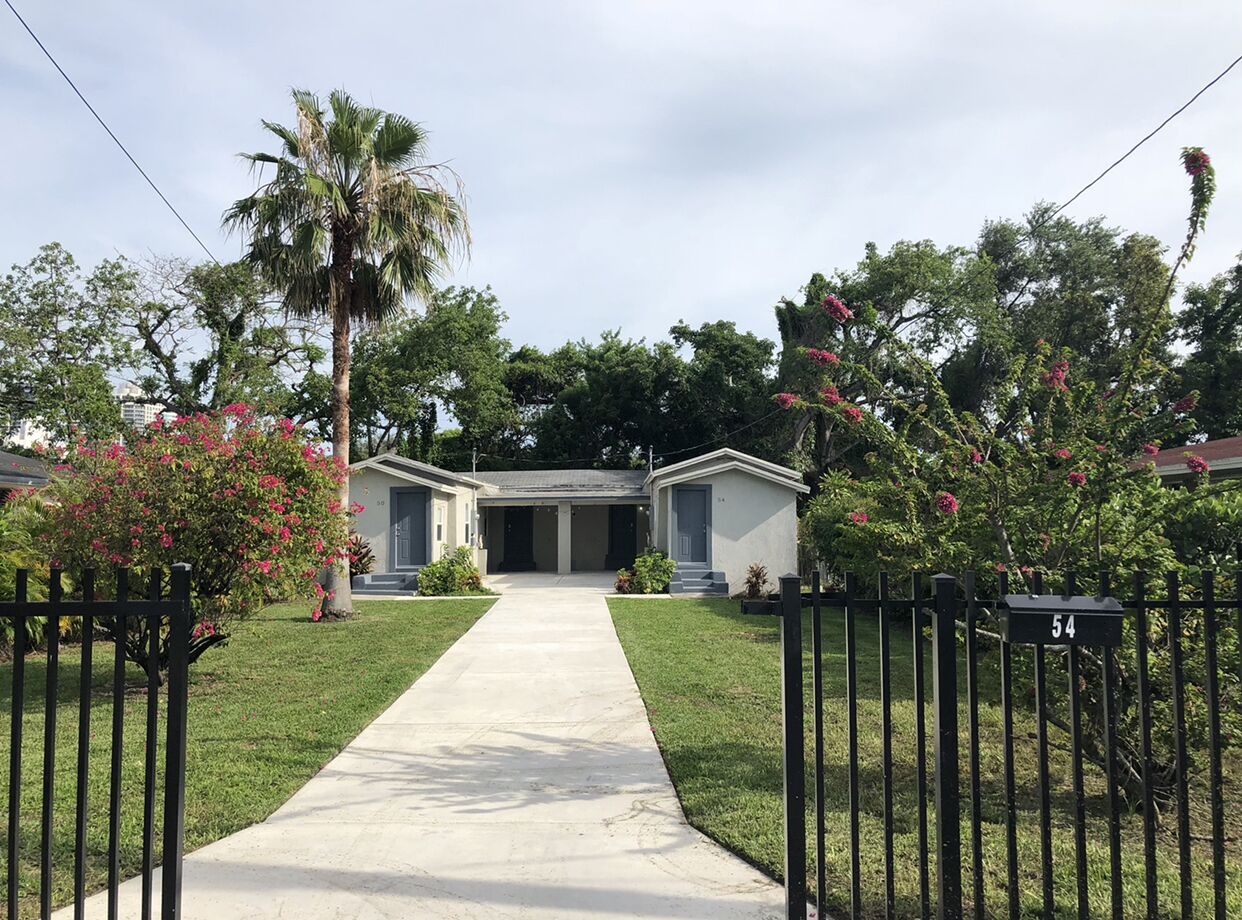 Miami Design District 4 Bedroom 3.5 Baths House Free Gated Parking