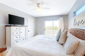 3 habitaciones, tabla de planchar con plancha y cuna de viaje