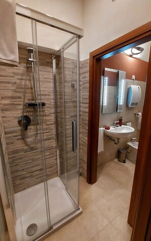 Bathtub, hair dryer, bidet, towels