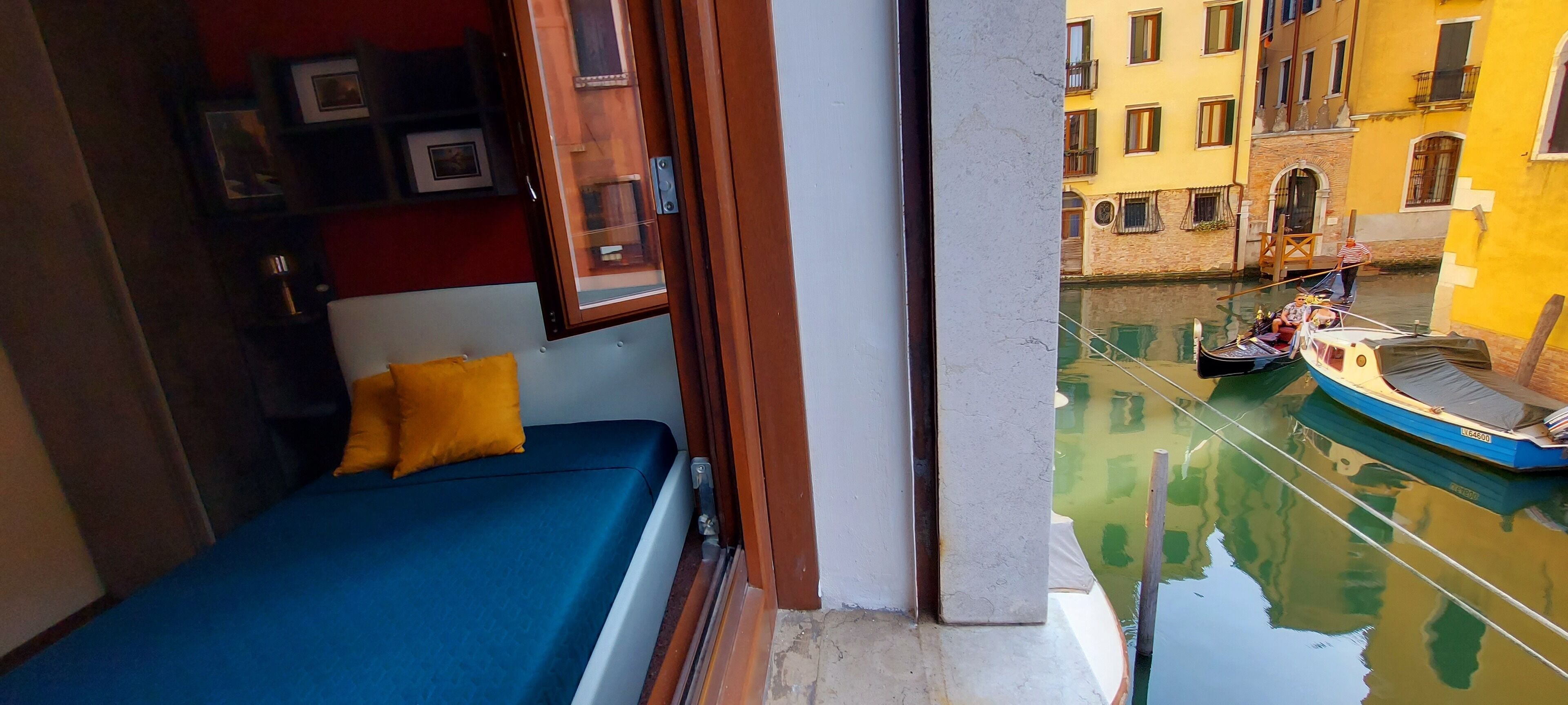 3 bedrooms, iron/ironing board, travel cot, free WiFi
