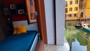 3 bedrooms, iron/ironing board, travel cot, free WiFi