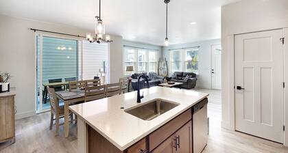 Stylish 3 BR home close to Bozeman