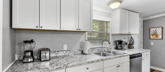 Cozy two bedroom duplex, free parking onsite, close to shopping