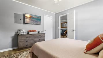 2 slaapkamers, een bureau, een strijkplank/strijkijzer, gratis wifi